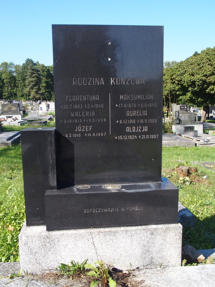Fragment of a tombstone of the Kunzow family, Karviná cemetery (Doły district)