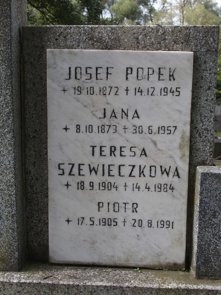 Fotografia przedstawiająca Tombstone of the Popeks and the Szewieczeks