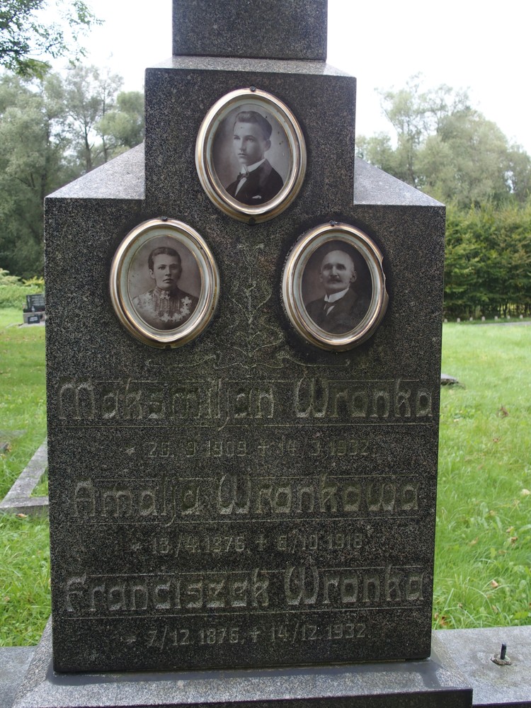 Fotografia przedstawiająca Nagrobek Amalji, Franciszka i Maksymiliana Wronki