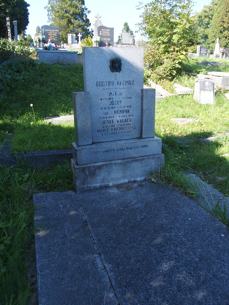 Tombstone of the Kremce and Walach families, Karviná cemetery (Doły district)