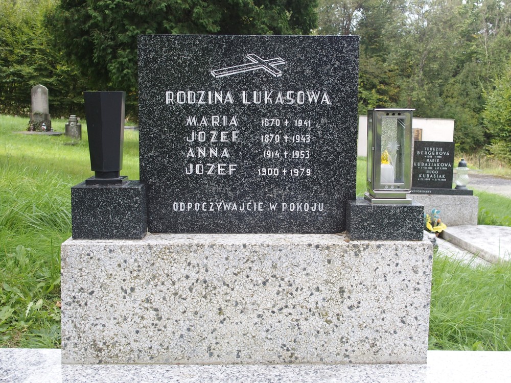 Fotografia przedstawiająca Tombstone of the Lukasowa family