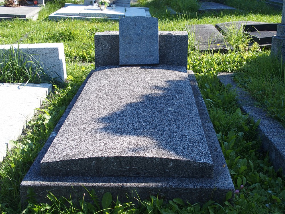 Nagrobek Józefa Jaszczenki, Emila Klepek i Marii Klepek, cmentarz w Karwinie (dzielnica Doły)