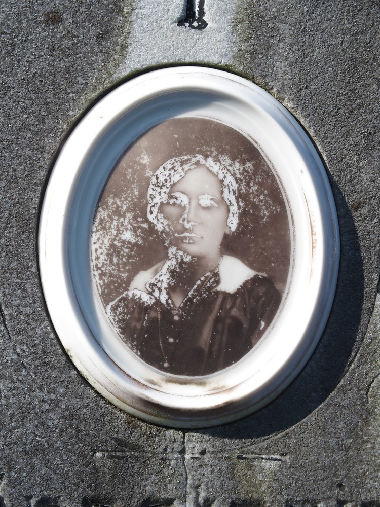Fotografia przedstawiająca Tombstone of Anastasia and Eduard Holeszek