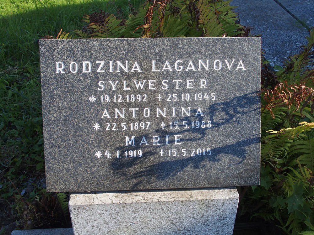 Inskrypcja nagrobka rodziny Laganów, cmentarz w Karwinie (dzielnica Doły)