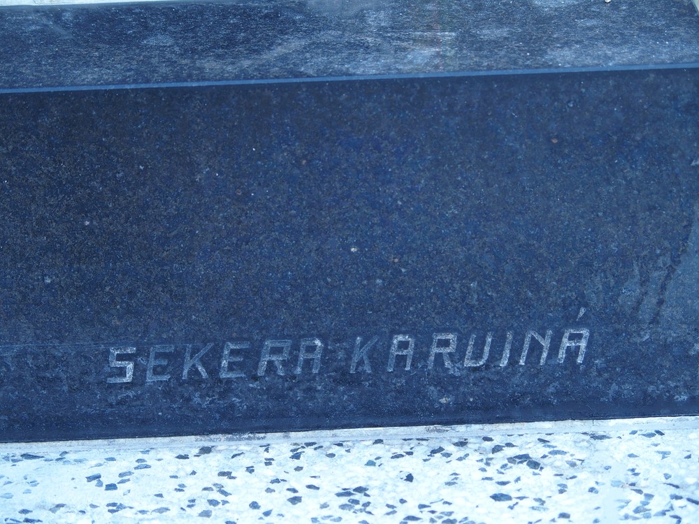 Gravestone signature of Karolina Bartoszowa, Maria Brożek, Rudolf Brożek, Jan Wicherek, Karviná cemetery (Doły district)