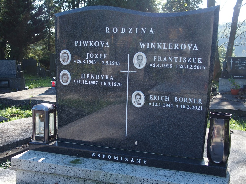 Fotografia przedstawiająca Nagrobek rodziny Piwko, Winkler oraz Ericha Bornera