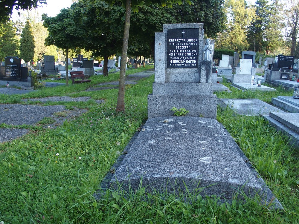 Tombstone of Bronka Hudaková, Katarzyna Loboda, Szczepan Loboda, Helena Motalová, Karviná cemetery (Doły district)