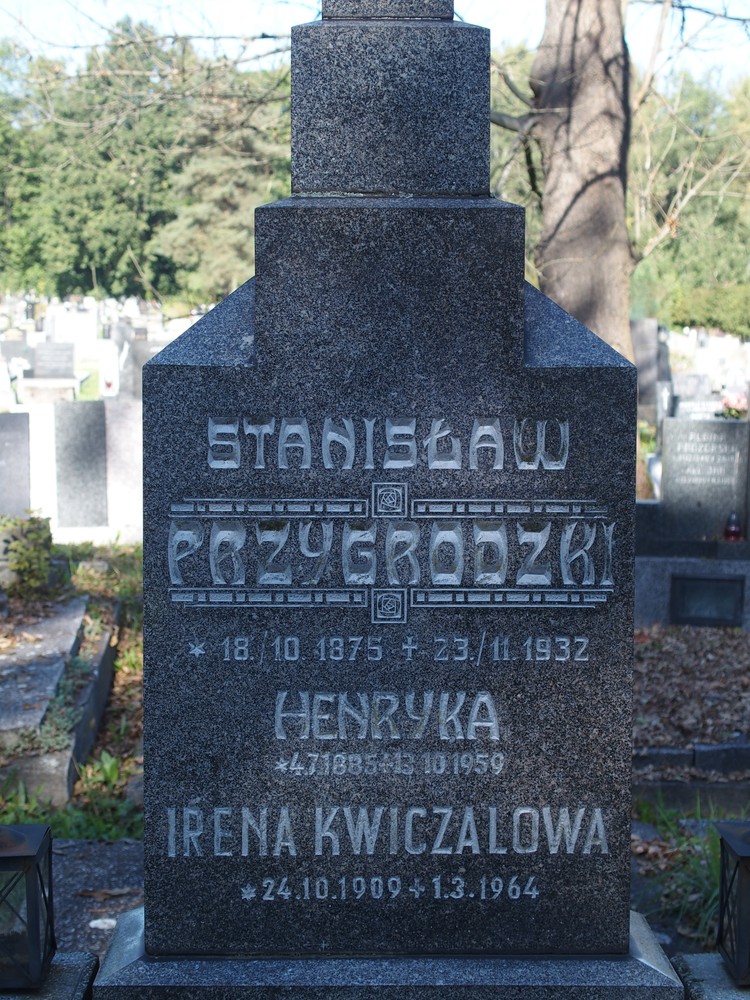 Fotografia przedstawiająca Nagrobek rodzin Kwiczalów i Przygrodzkich