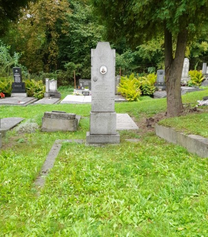 Nagrobek Antoniego i Emilie Harok