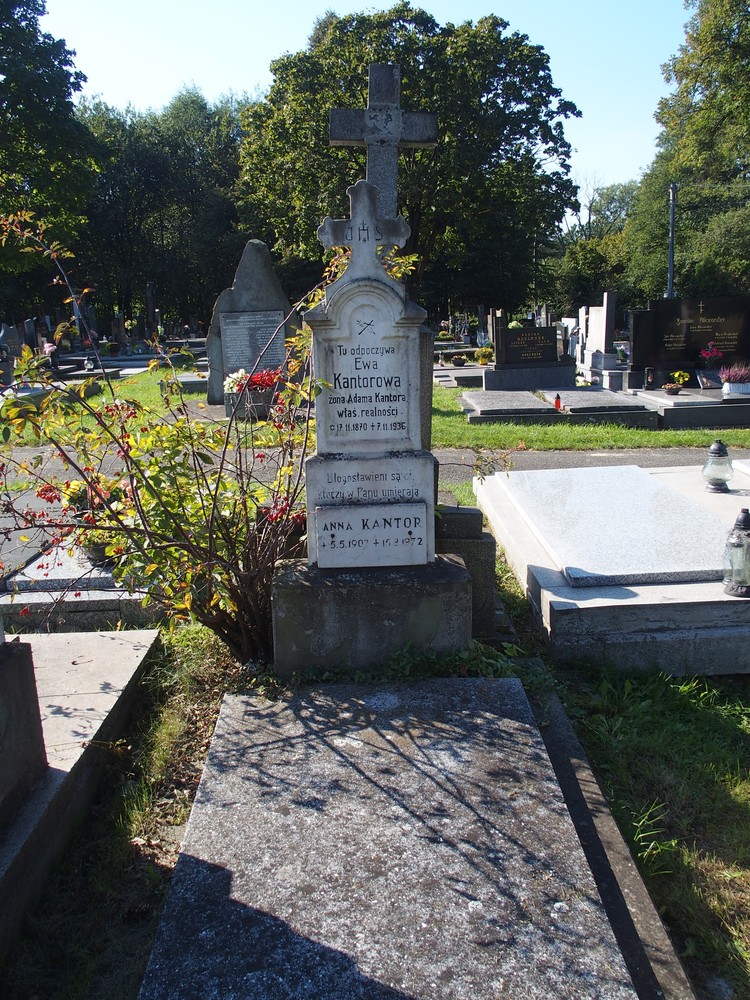 Tombstone of Anna Kantor and Ewa Kantor, cemetery in Sibica (now Český Těšín-Sibica)