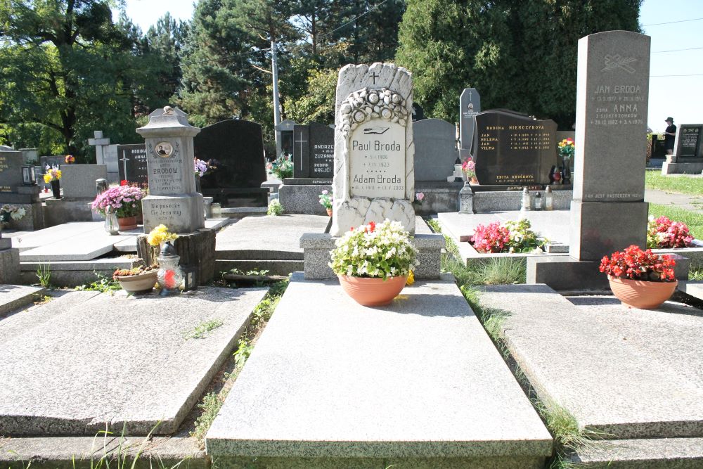 Tombstone of Paul and Adam Brod