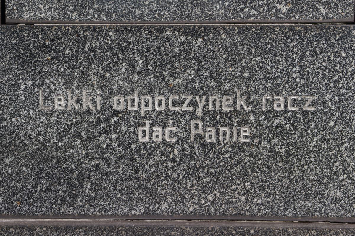 Inskrypcja z nagrobka Zuzanny i Ludwika Joskowych, Anny i Adolfa Pytlików, cmentarz w Sibicy