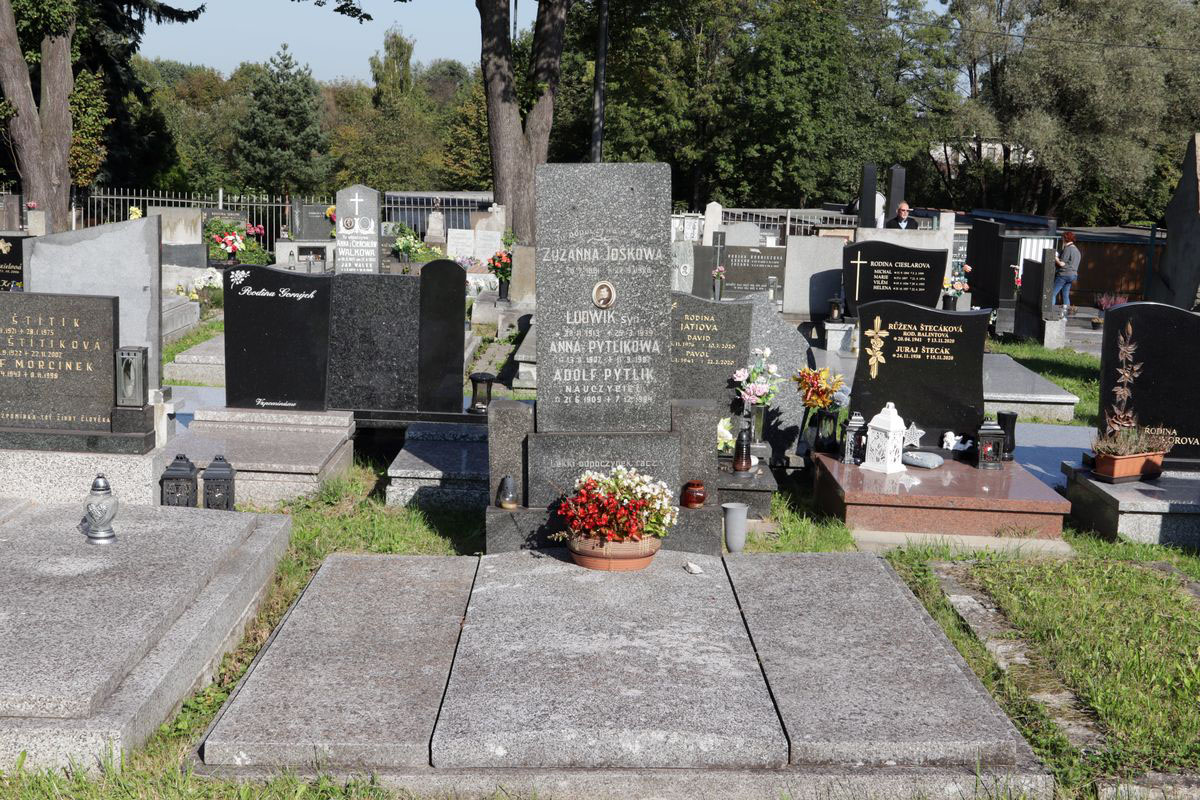 Nagrobek Zuzanny i Ludwika Joskowych, Anny i Adolfa Pytlików, cmentarz w Sibicy
