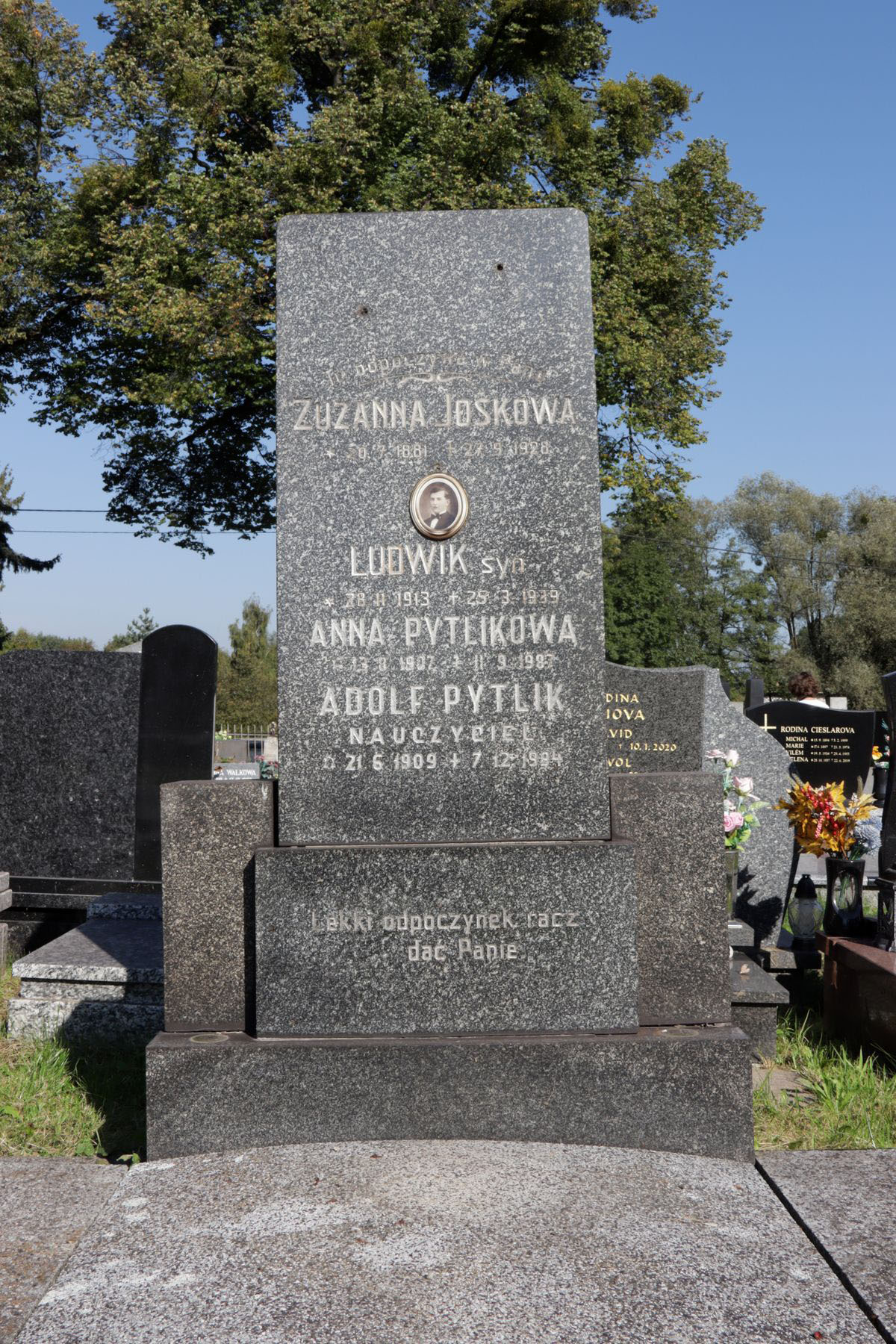 Nagrobek Zuzanny i Ludwika Joskowych, Anny i Adolfa Pytlików, cmentarz w Sibicy