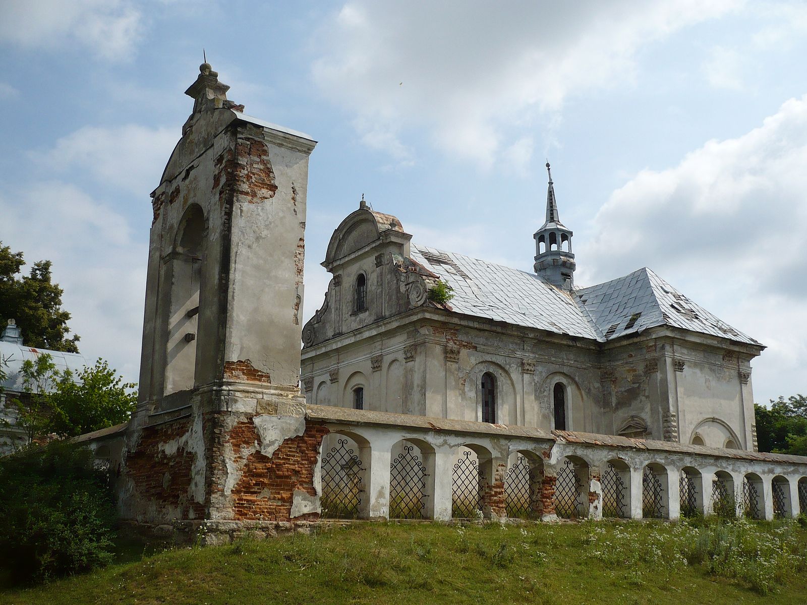 Парафіяльний костел Пресвятої Богородиці в Білому Камені