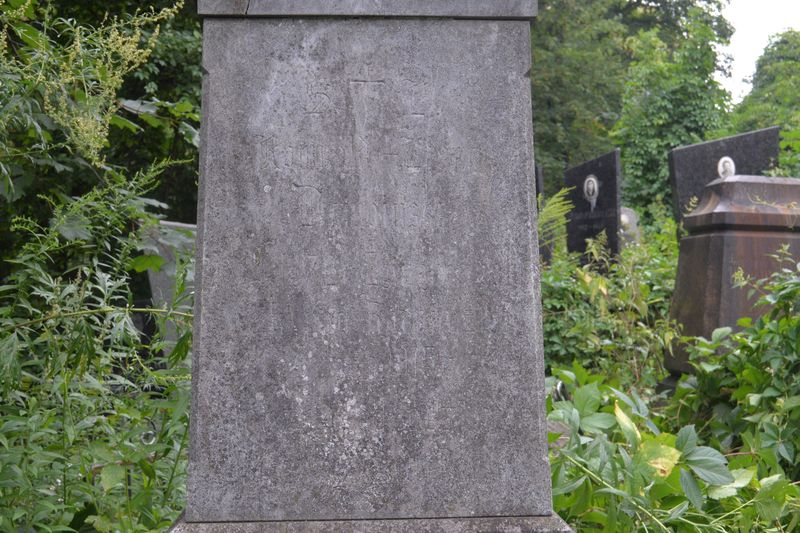 Fragment nagrobka Romualda Dziubińskiego i Franciszka Puchalskiego, cmentarz Bajkowa w Kijowie, stan z 2021.