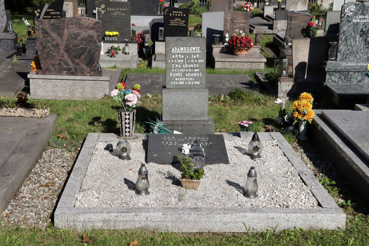 Tombstone of the Adamus family, Sibica cemetery