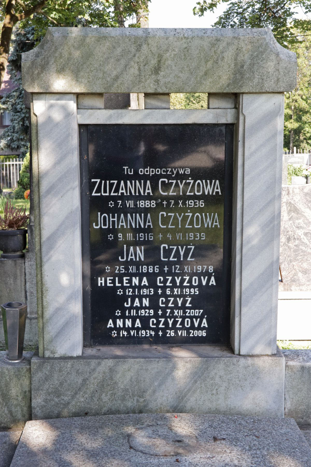 Inskrypcja z nagrobka rodziny Czyżowej, cmentarz w Sibicy
