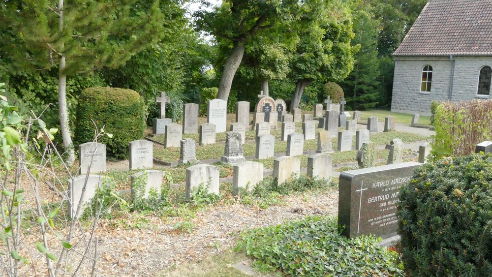 Photo showing Graves of Poles from World War II