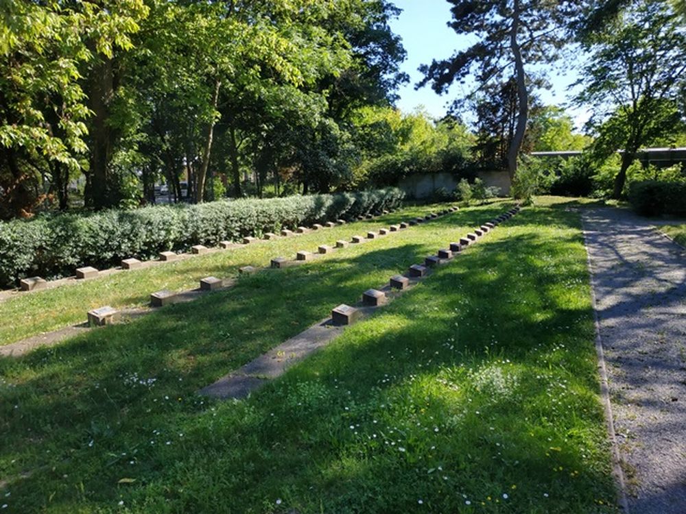 Photo showing Graves of Poles from World War II