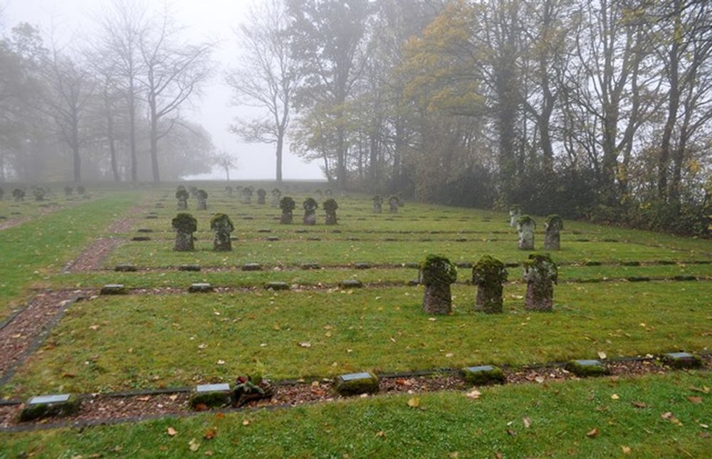 Photo showing Graves of Poles from World War II at the cemetery of war victims