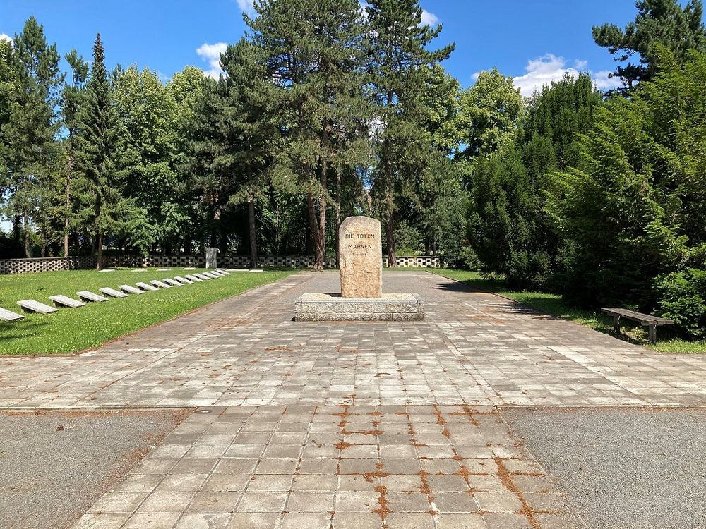 Photo showing Graves of Poles from World War II