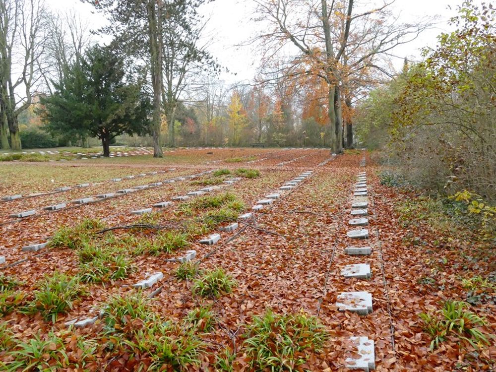 Fotografia przedstawiająca Groby Polaków z okresu II wojny światowej na cmentarzu Getraudenfriedhof