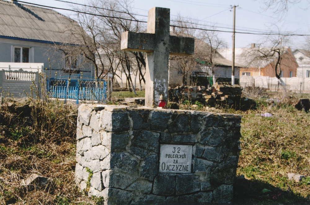 Grave of 32 soldiers killed in 1920.