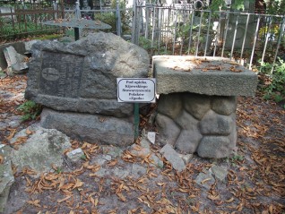 Nagrobek Jana Wybranowskiego, cmentarz Bajkowa w Kijowie, stan z 2021.