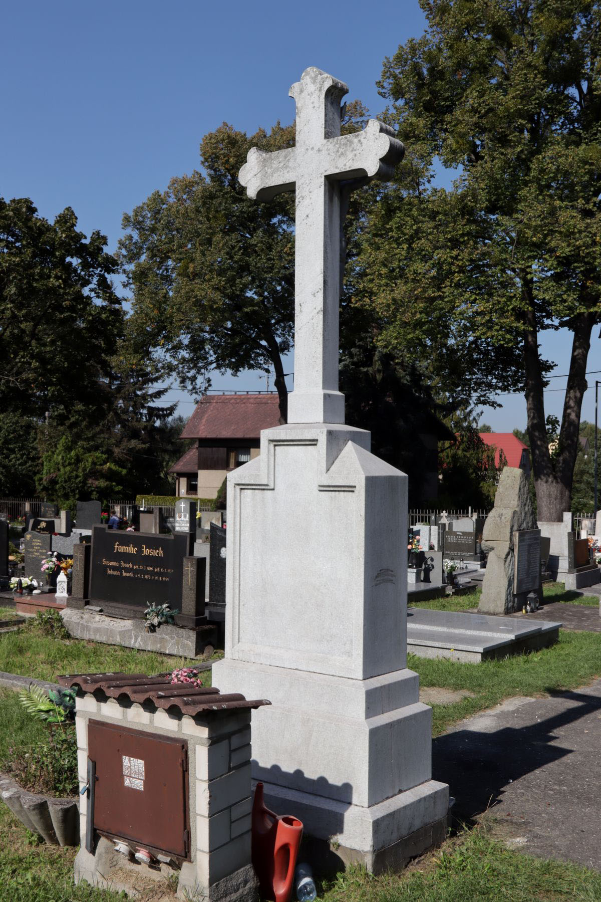 Votive cross, Sibitsa cemetery