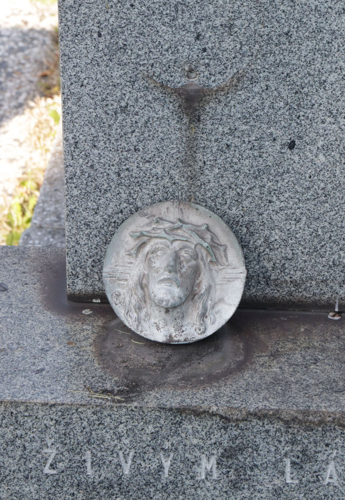 Fragment nagrobka rodziny Englertów, cmentarz w Sibicy