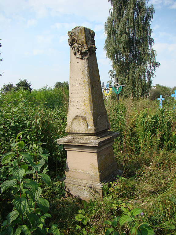 Tombstone of Anna, Janina and Zofia Niessner, cemetery in Celejów