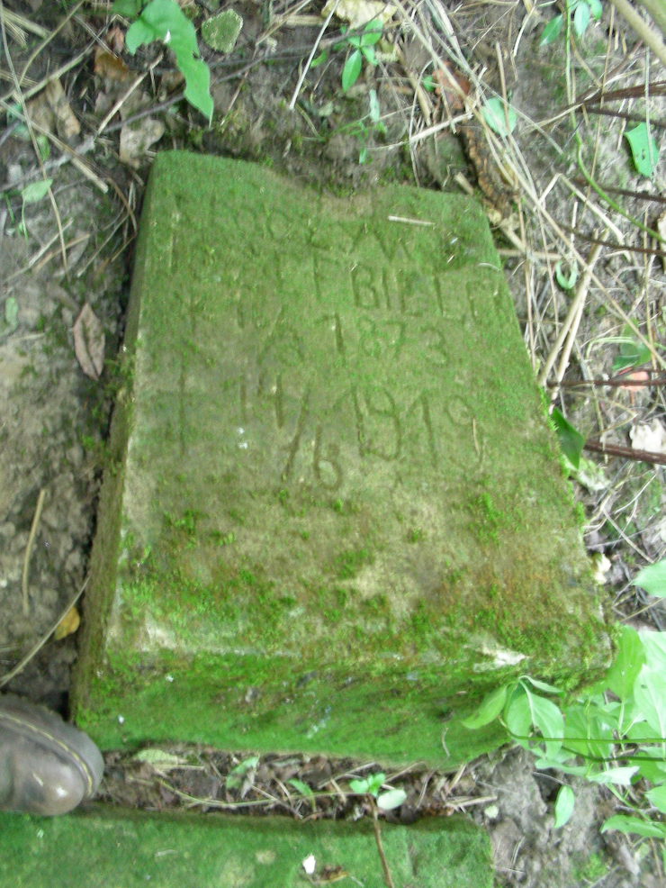 Nagrobek Józefa Bielckiego, cmentarz w Kowalówce, stan z 2007 r.