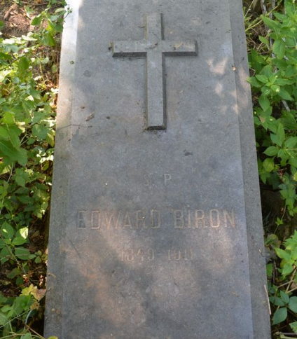 Nagrobek Edwarda Birona,cmentarz Bajkowa w Kijowie, stan z 2021.