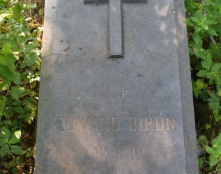 Nagrobek Edwarda Birona,cmentarz Bajkowa w Kijowie, stan z 2021.