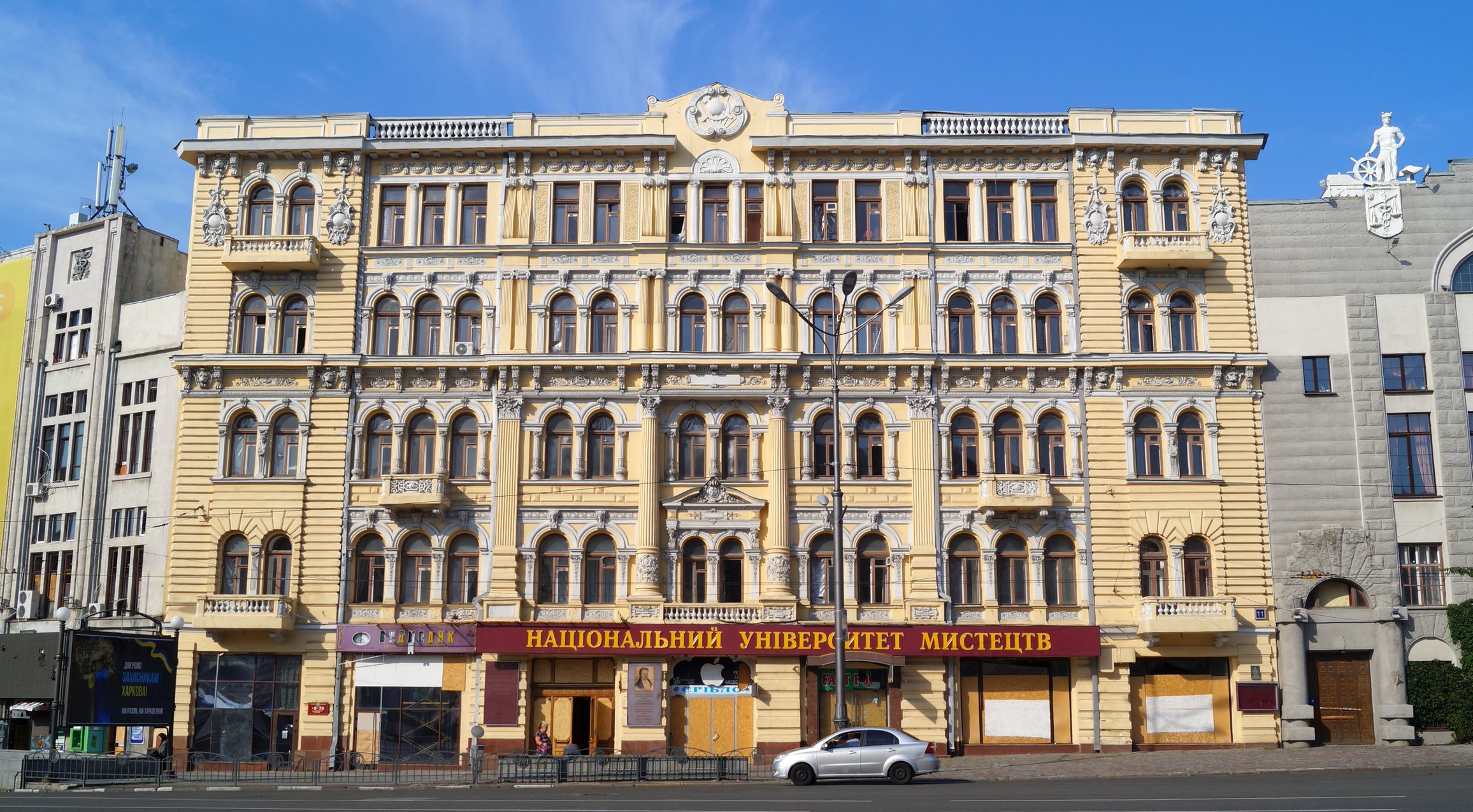 Building for rent, shop of the Zorozh Borman Confectionery Factory (1900), 11 Mykolayiv Square (11 Constitution Square)