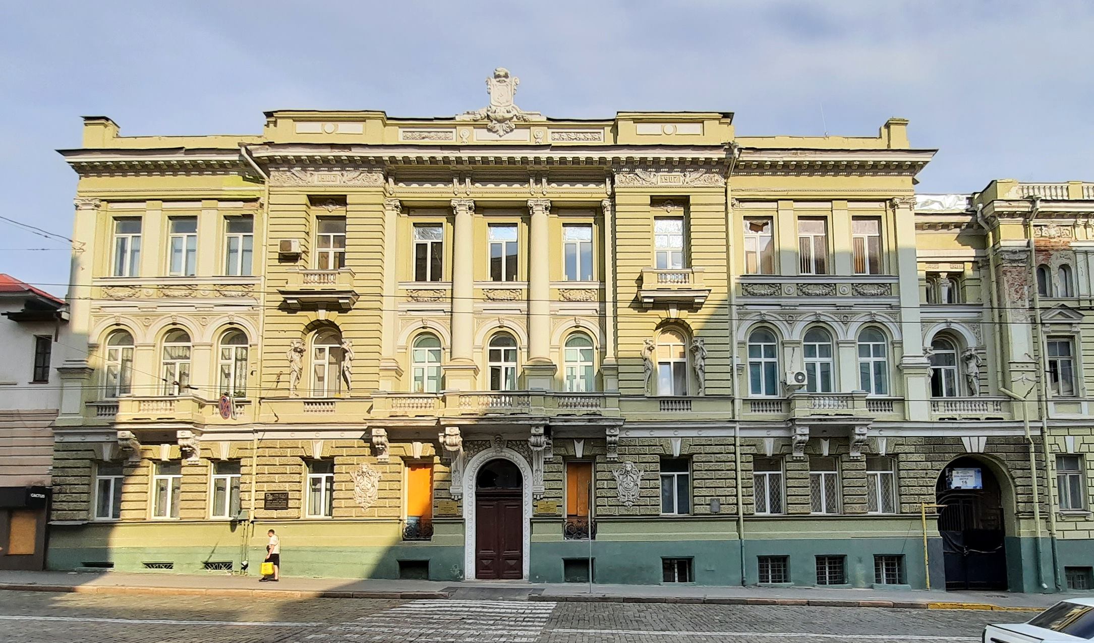 Building of the Council of the Congress of Mining Industrialists of the South of Russia (now the Radio Technical School), 18 Sumska Street