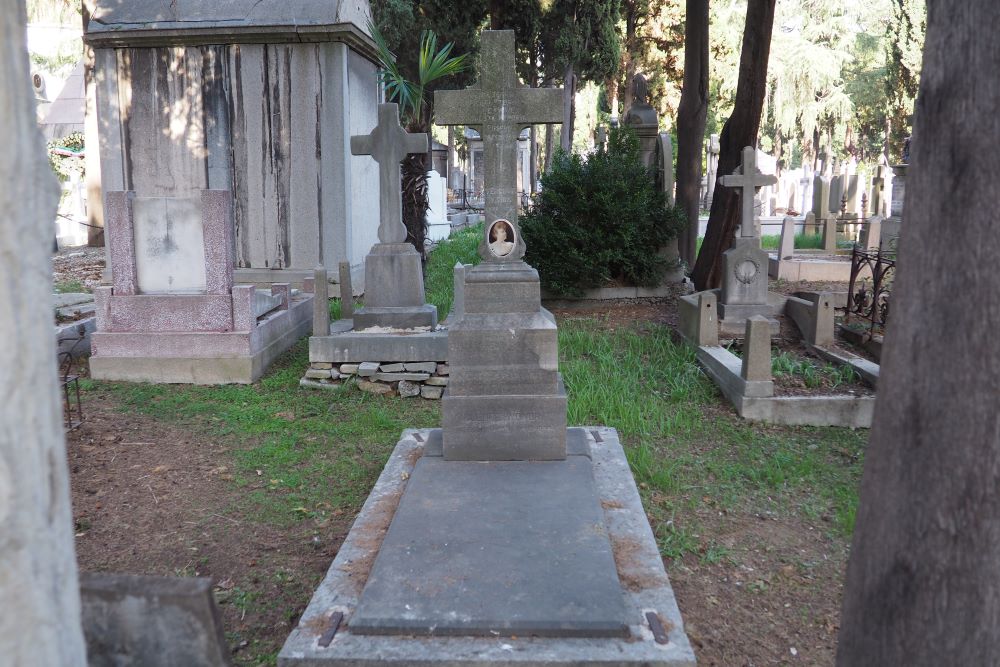 Tombstone of Teresa Prziborski, Delfina Livadari and the Wondra family