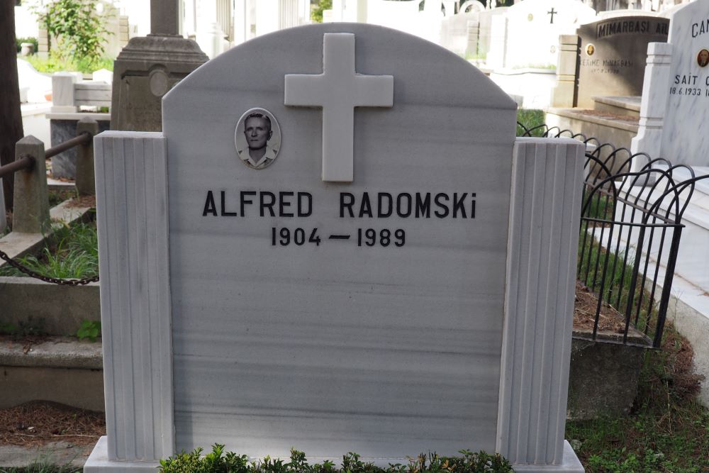 Tombstone of Alfred Radomski