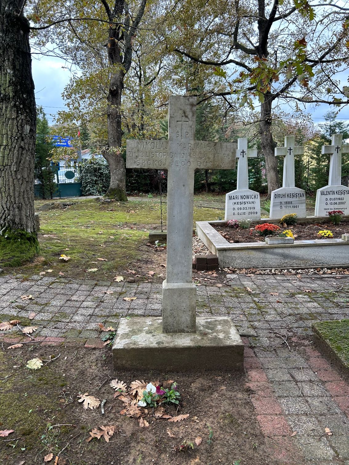Nagrobek Mikołaja Mariańskiego, cmentarz katolicki w Adampolu
