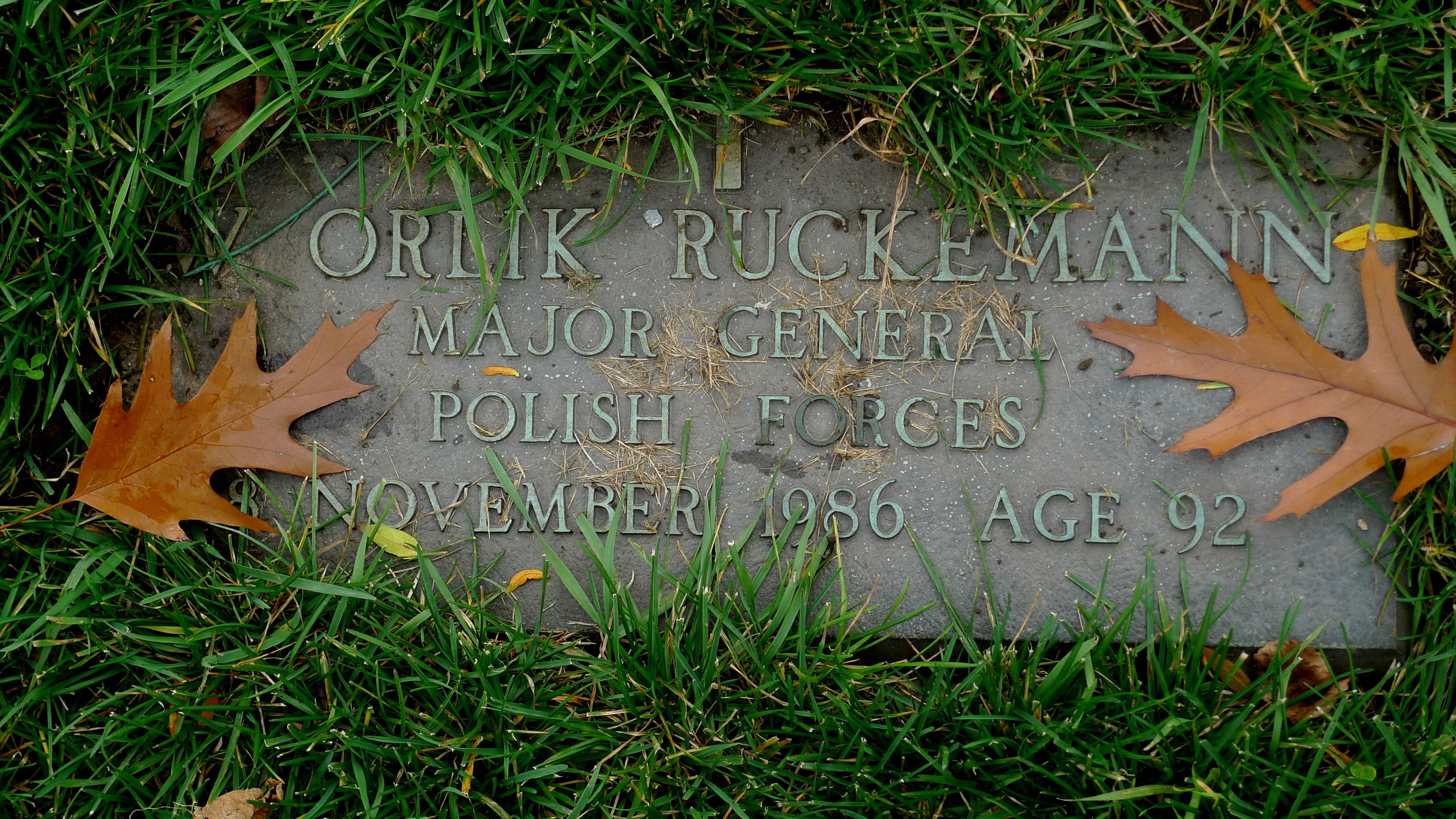 Fotografia przedstawiająca Graves of Polish generals in Canada