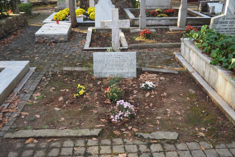 Tombstone of Janina, Aurelia and Stanislaw Minakowski