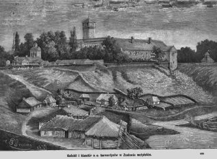 Rycina przedstawiająca kościół i klasztor bernardynów w Zasławiu Wołyńskim, 1881. Kompleks na wzgórzu, otoczony drzewami, z wioską i rzeką na pierwszym planie.