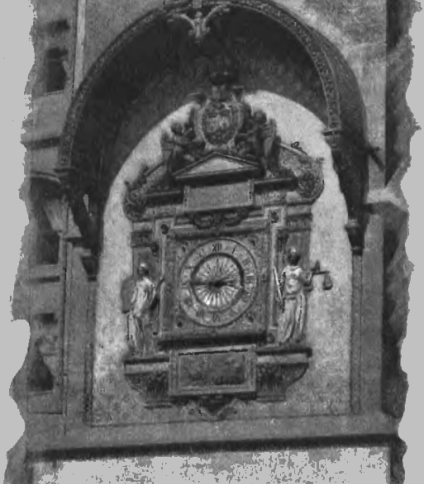 Zegar w Pałacu Sprawiedliwości w Paryżu, ozdobiony polskim herbem. Cyferblat otaczają rzeźby przedstawiające Siłę i Sprawiedliwość.