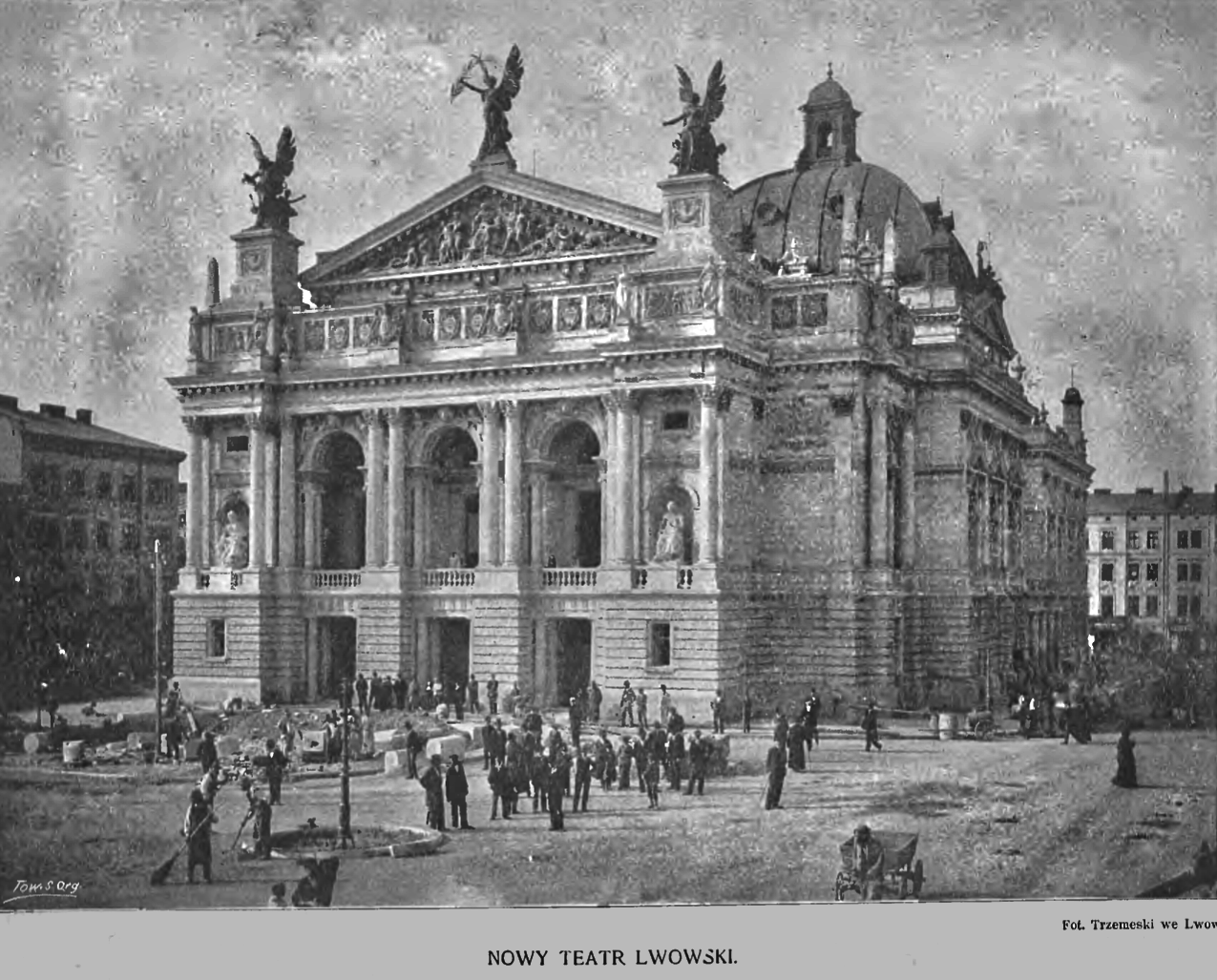 Photo montrant Description of the new Lviv theatre