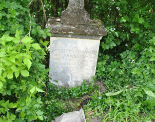 Nagrobek Hipolity i Antoniego Trzcińskich, cmentarz w Daraganówce