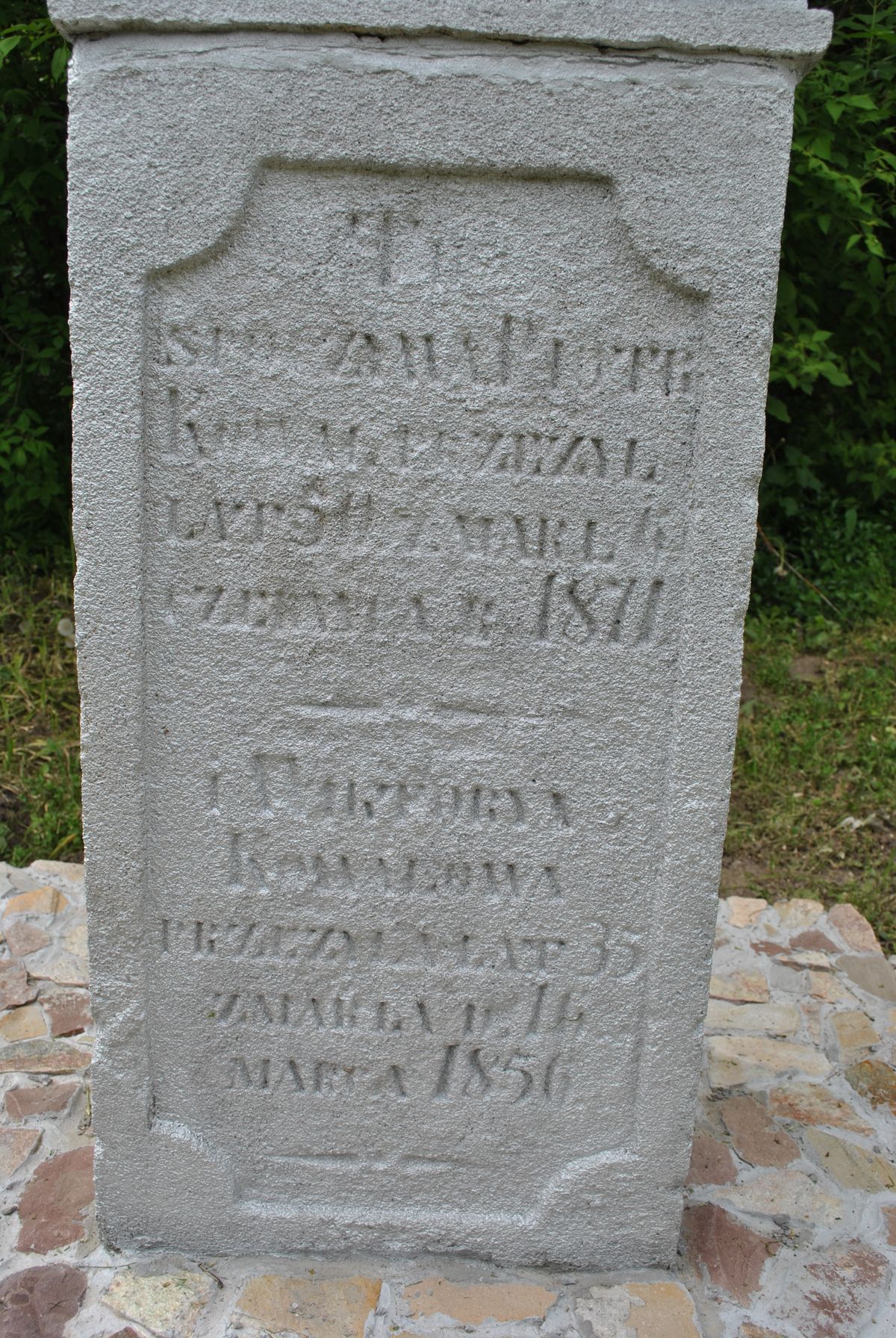 Inskrypcja z nagrobka Piotra i Wiktorii Kowalów, cmentarz w Draganówce