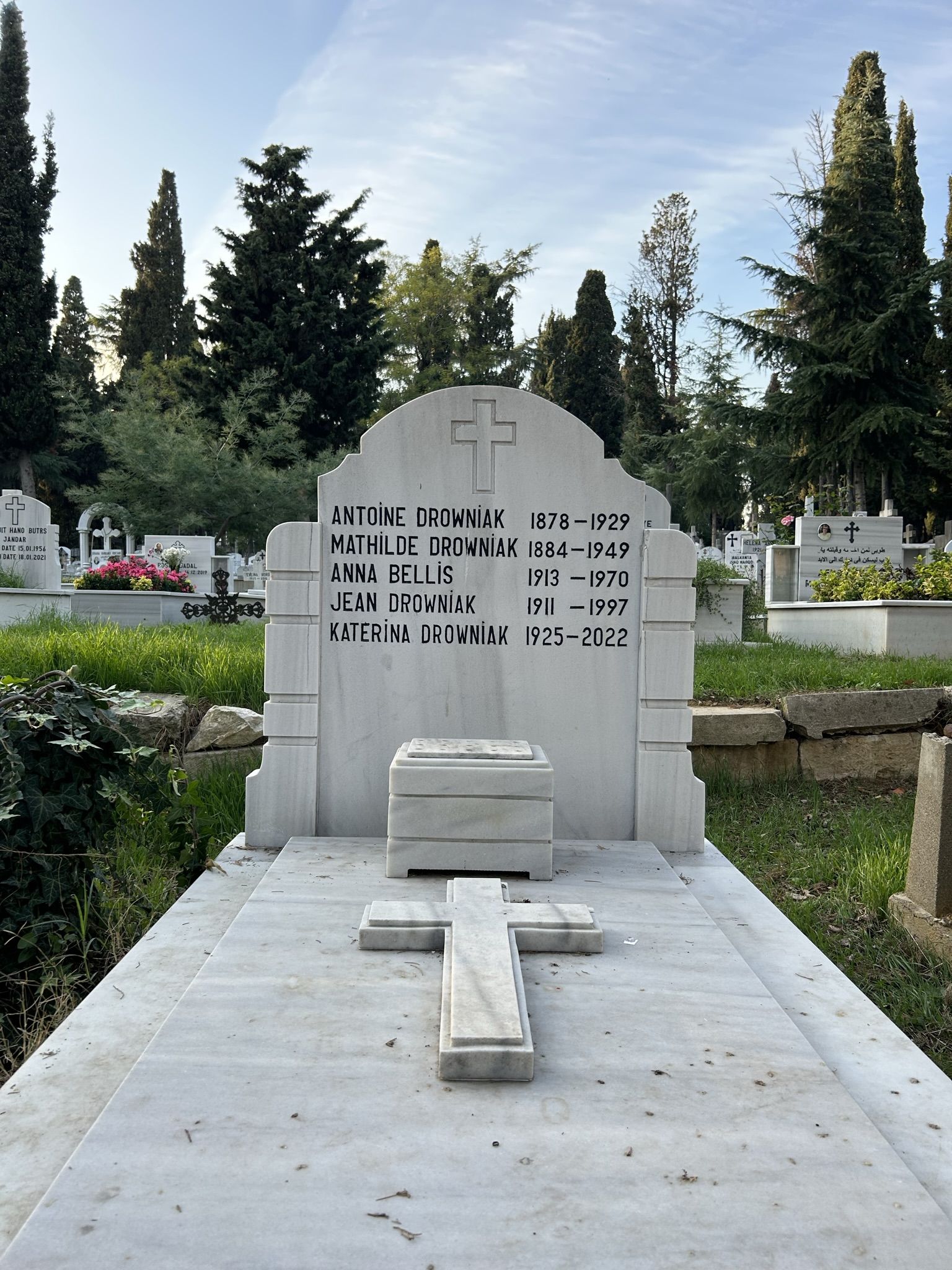 Tombstone of the Drowniak family and Anna Bellis, Catholic cemetery in Feriköy