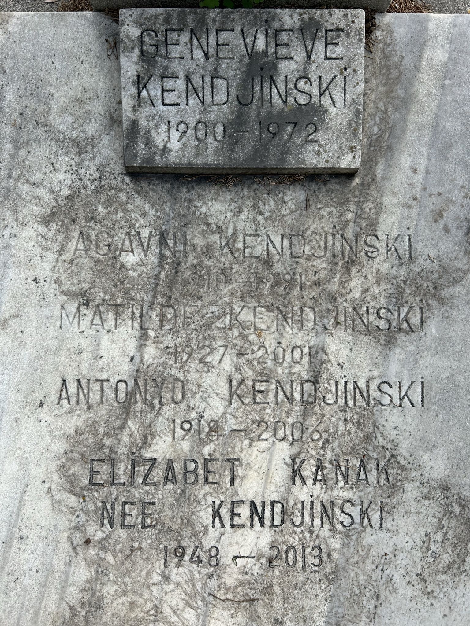 Inscription from the tombstone of the Kendjinski family, Catholic cemetery in Feriköy