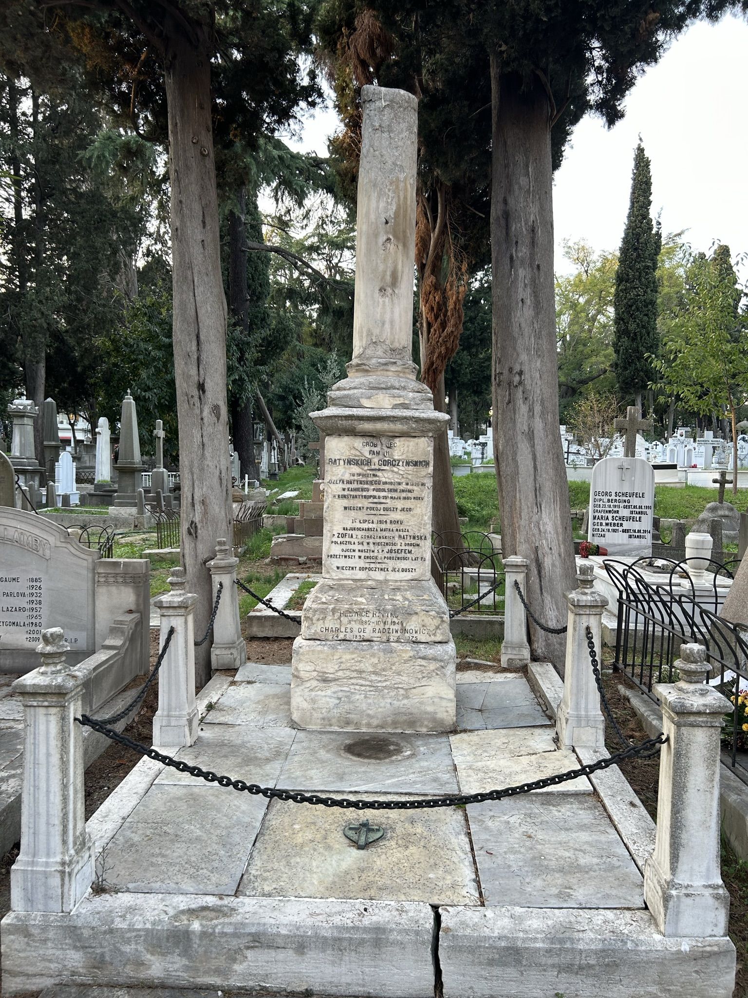Tombstone of the Ratyński and Gorczynski families, Catholic cemetery in Feriköy